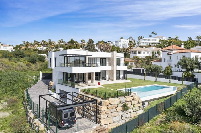 Image No.19-4 Bed Property for sale