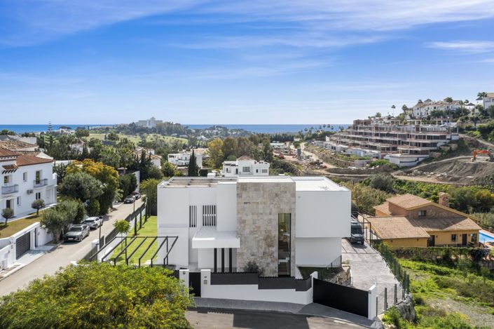 Image No.2-4 Bed Property for sale