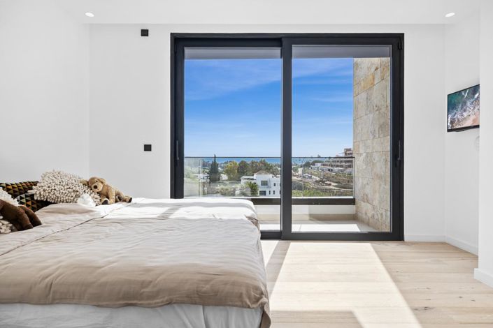 Image No.30-4 Bed Property for sale