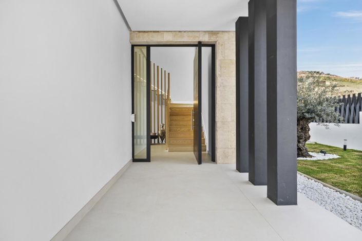 Image No.32-4 Bed Property for sale