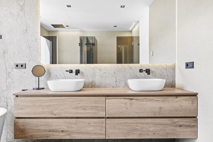 Image No.39-4 Bed Property for sale