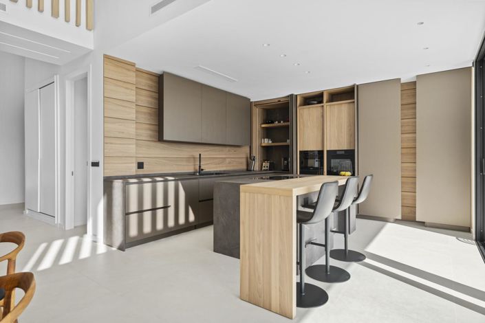 Image No.40-4 Bed Property for sale