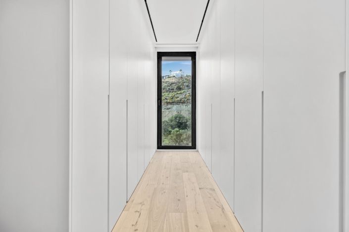 Image No.55-4 Bed Property for sale