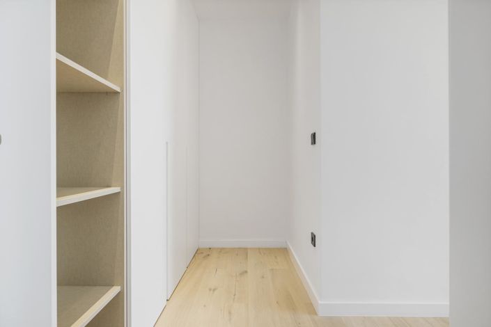 Image No.57-4 Bed Property for sale