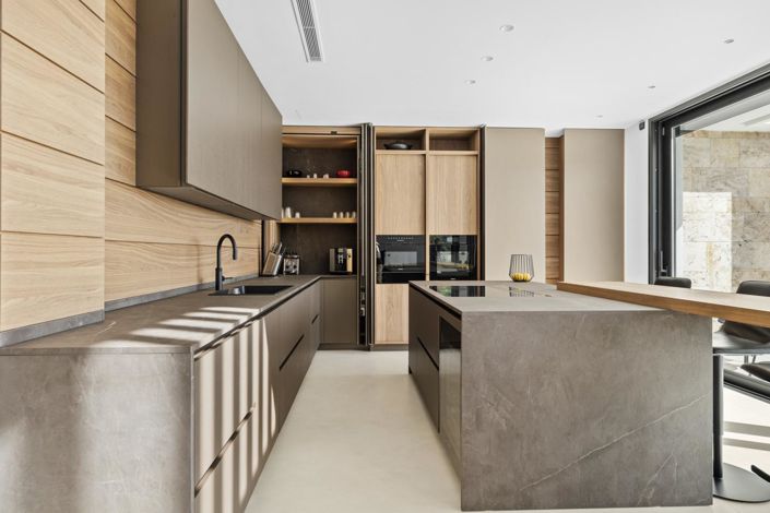 Image No.7-4 Bed Property for sale