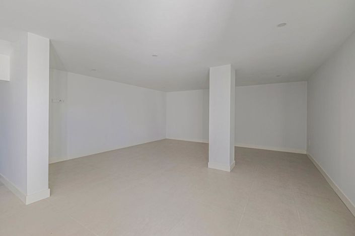 Image No.13-3 Bed Property for sale