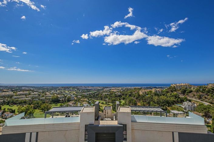 Image No.18-3 Bed Property for sale