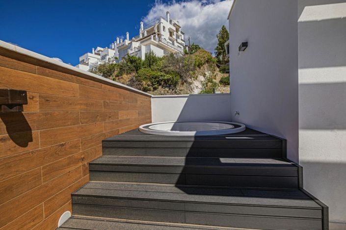 Image No.19-3 Bed Property for sale