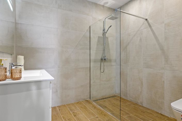 Image No.21-3 Bed Property for sale