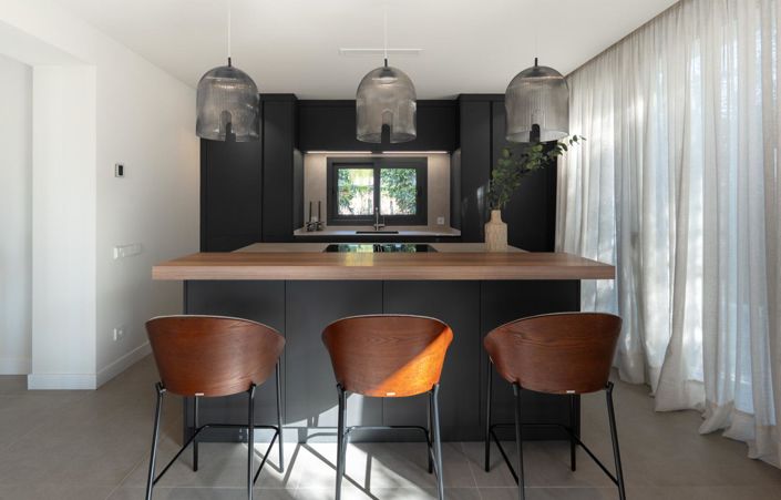 Image No.29-5 Bed Property for sale