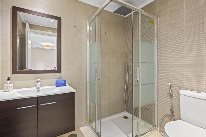 Image No.13-3 Bed Property for sale