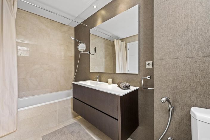 Image No.15-3 Bed Property for sale