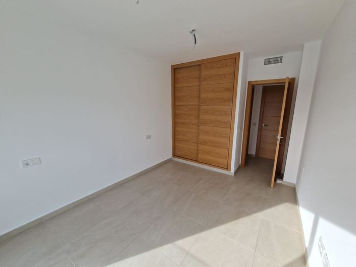 Image No.15-4 Bed Property for sale