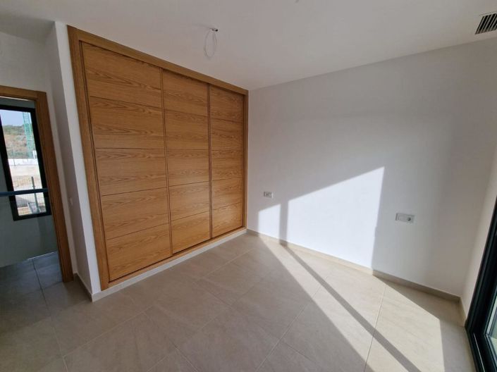 Image No.16-4 Bed Property for sale