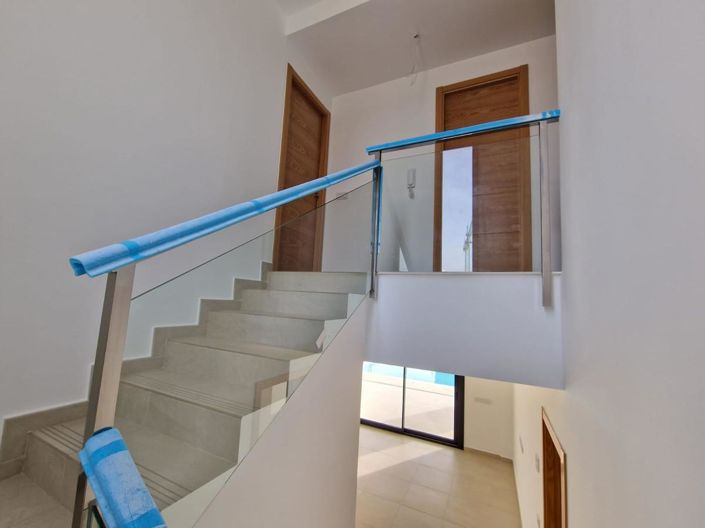 Image No.8-4 Bed Property for sale