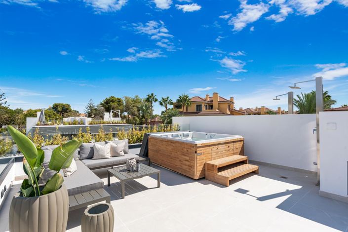 Image No.1-5 Bed Property for sale