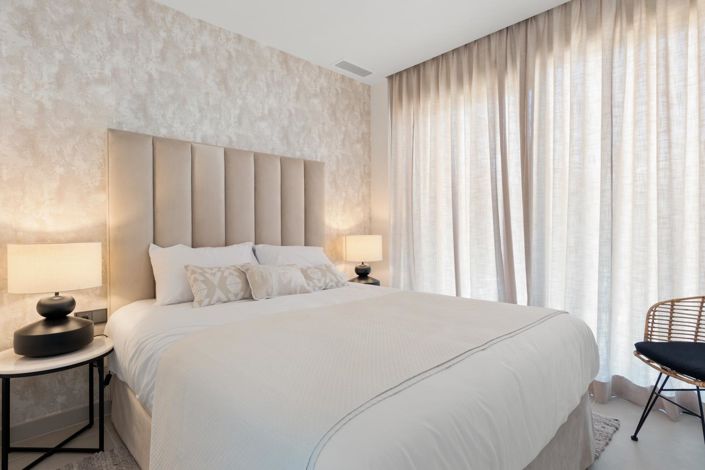 Image No.12-5 Bed Property for sale