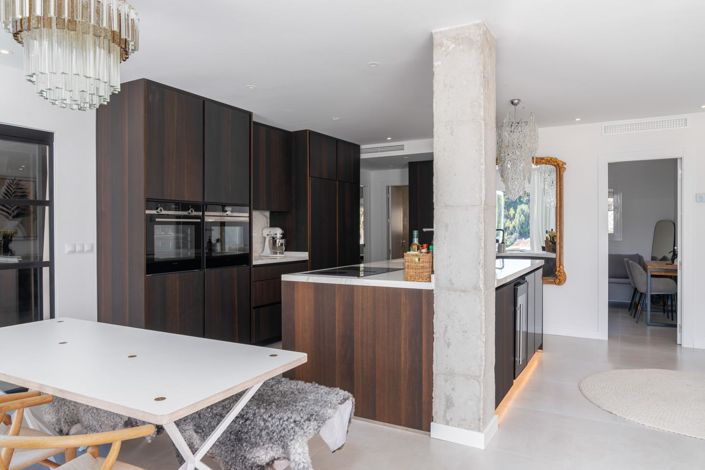 Image No.11-3 Bed Property for sale