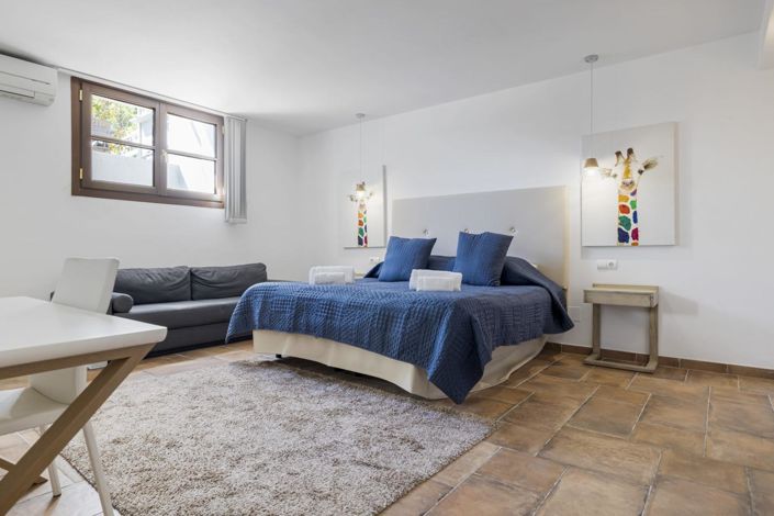 Image No.16-5 Bed Property for sale