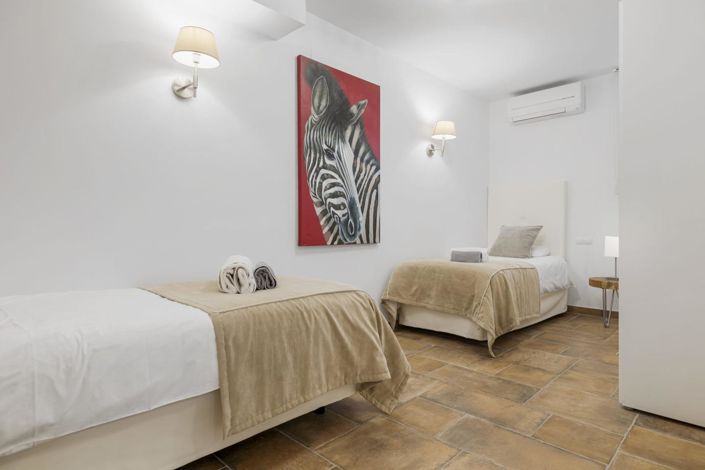 Image No.18-5 Bed Property for sale