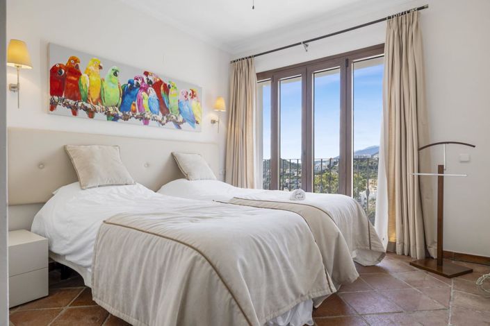 Image No.19-5 Bed Property for sale