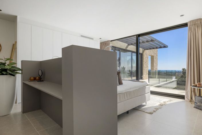 Image No.19-5 Bed Property for sale