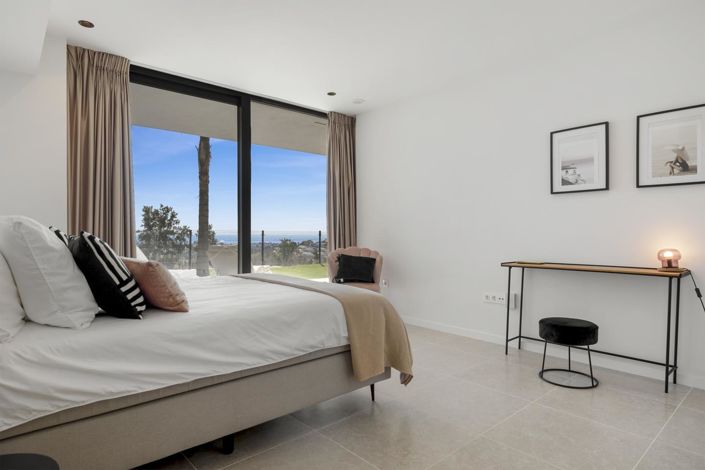 Image No.20-5 Bed Property for sale