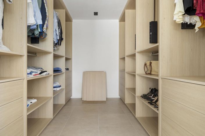 Image No.30-5 Bed Property for sale