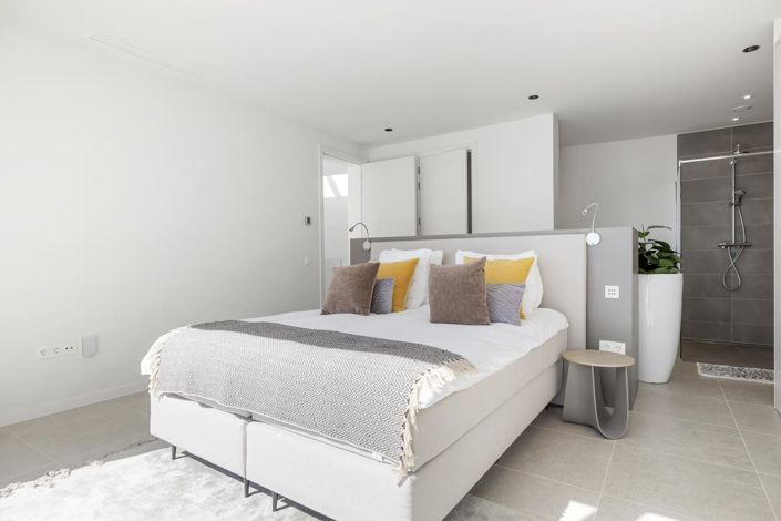 Image No.35-5 Bed Property for sale