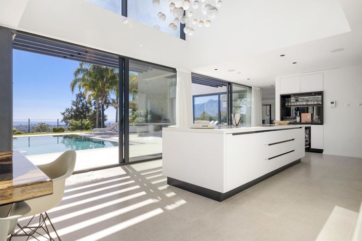 Image No.40-5 Bed Property for sale