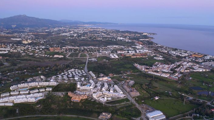 Image No.10-3 Bed Property for sale