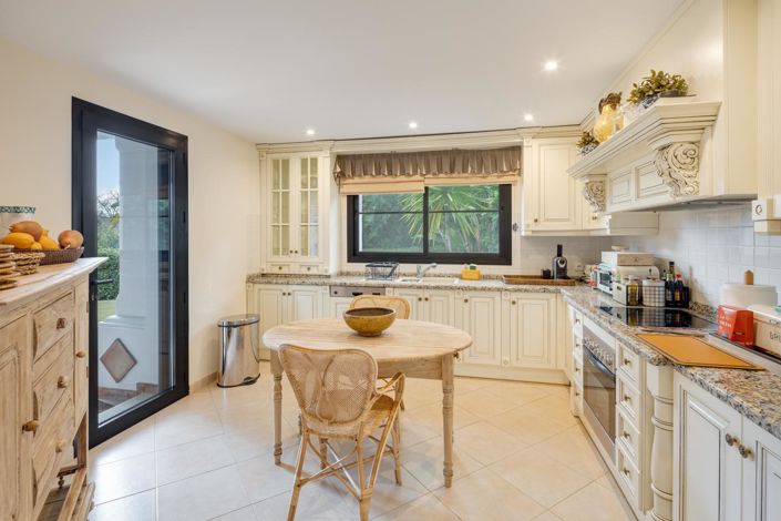 Image No.7-4 Bed Property for sale