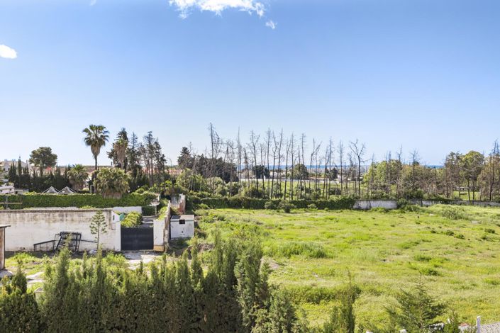 Image No.12-4 Bed Property for sale