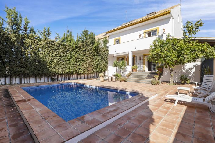 Image No.1-4 Bed Property for sale