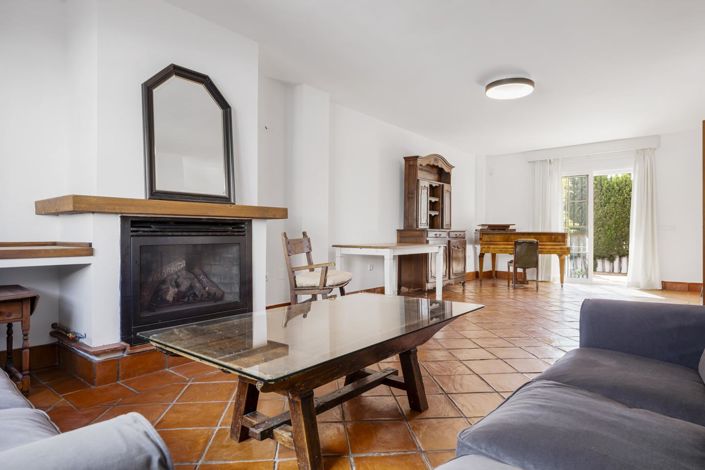 Image No.23-4 Bed Property for sale