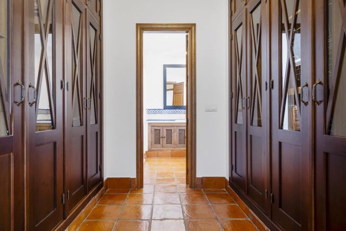 Image No.28-4 Bed Property for sale