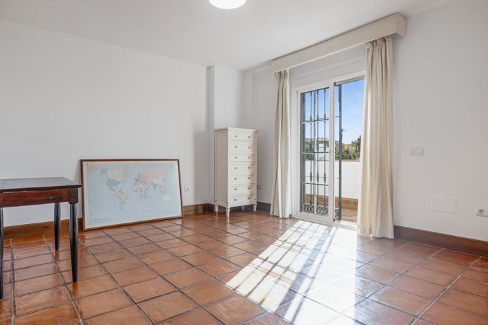 Image No.31-4 Bed Property for sale