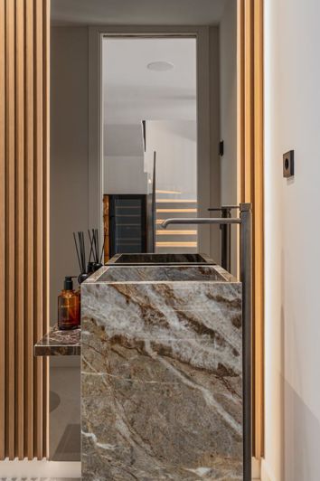 Image No.28-3 Bed Property for sale