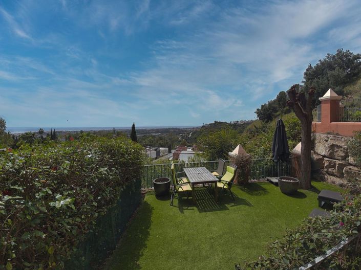 Image No.12-2 Bed Property for sale