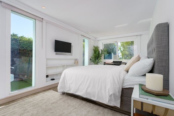 Image No.11-6 Bed Property for sale