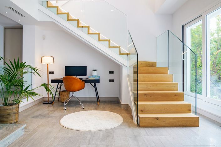 Image No.14-6 Bed Property for sale