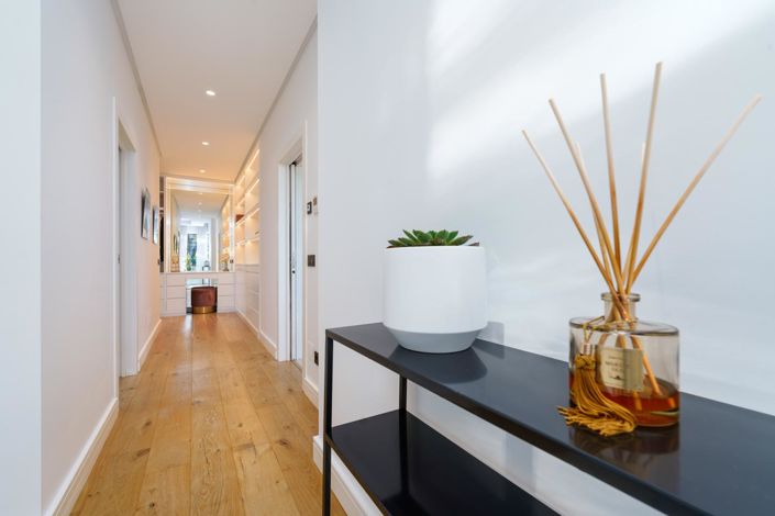 Image No.15-6 Bed Property for sale