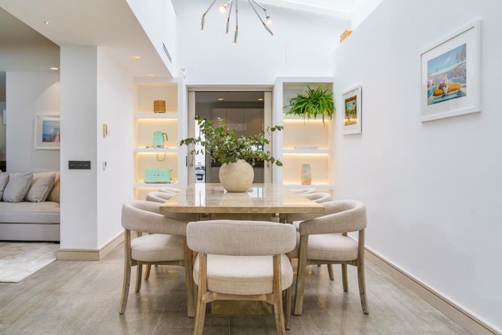 Image No.18-6 Bed Property for sale