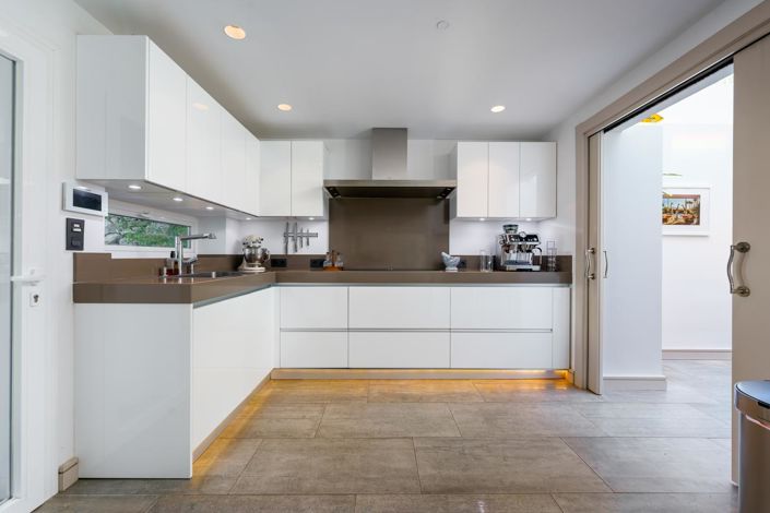 Image No.19-6 Bed Property for sale