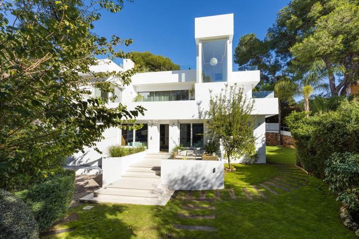 Image No.2-6 Bed Property for sale