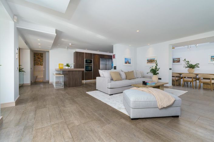 Image No.21-6 Bed Property for sale