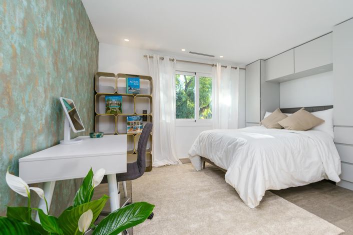 Image No.22-6 Bed Property for sale