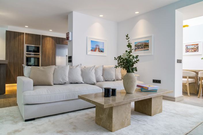 Image No.26-6 Bed Property for sale