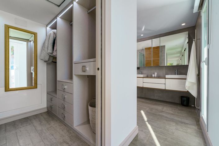 Image No.27-6 Bed Property for sale