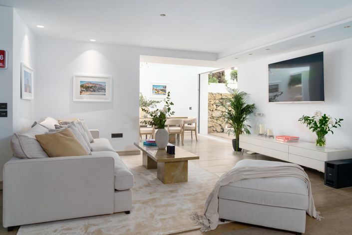 Image No.32-6 Bed Property for sale